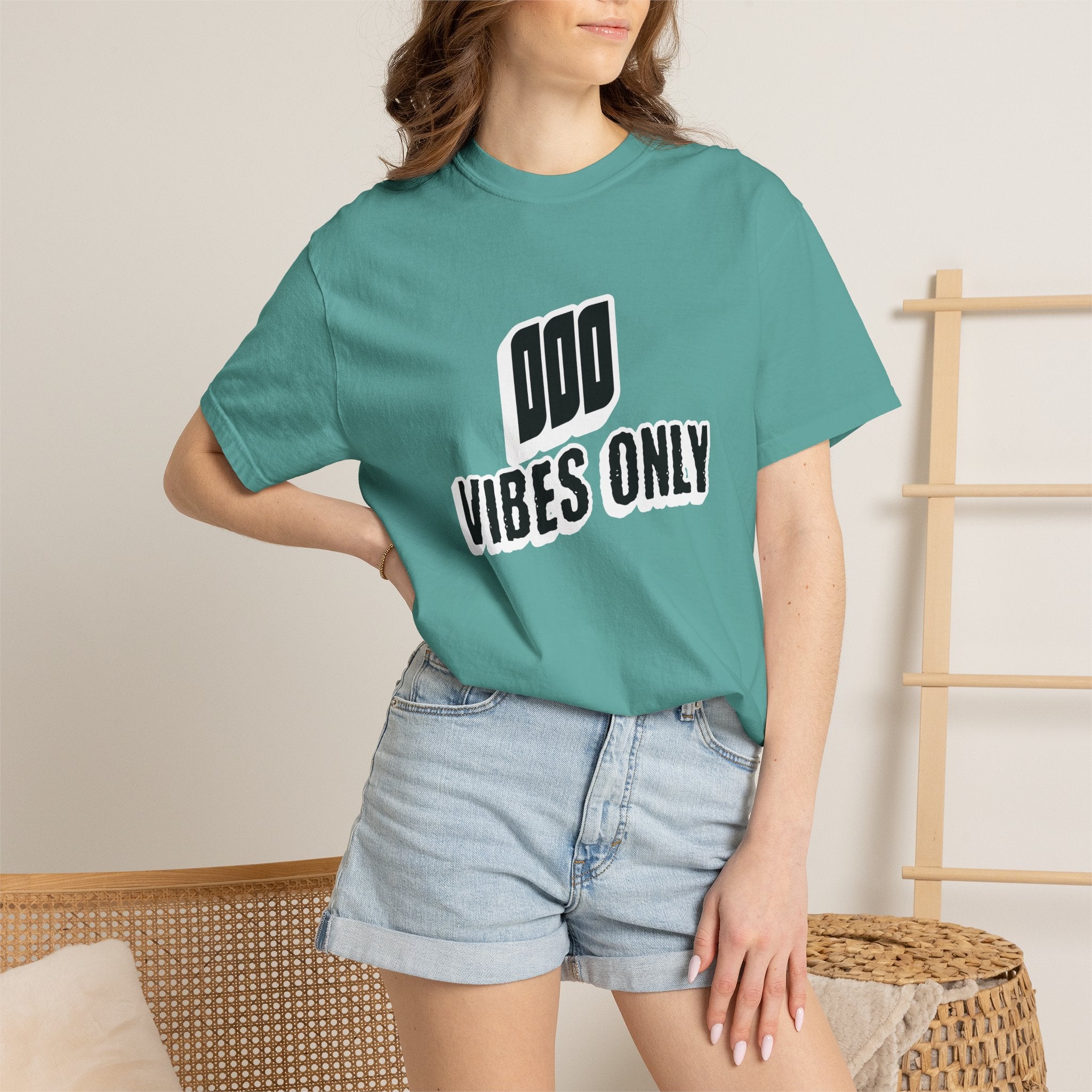 OOO Vibes Only teee