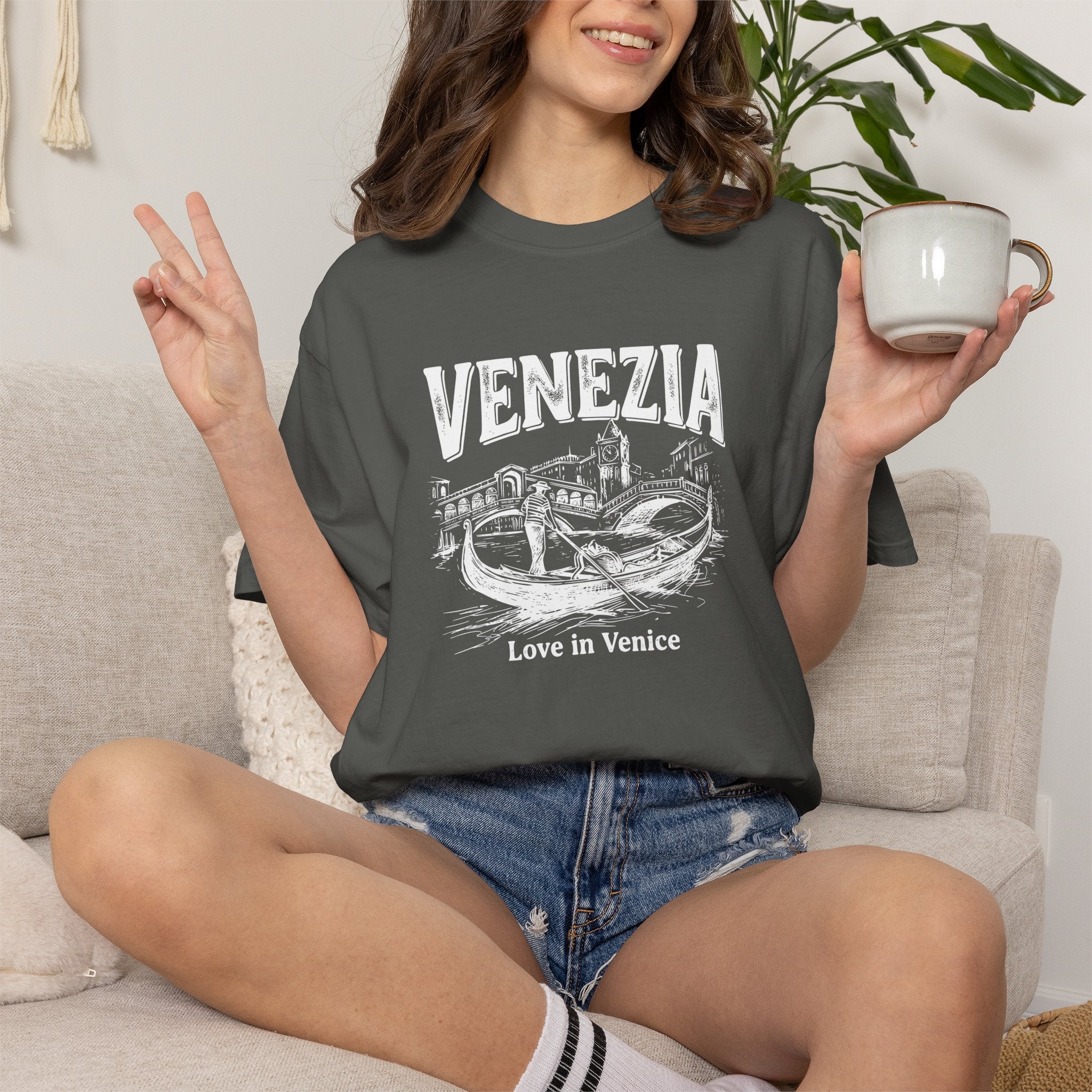 Love in Venice tee