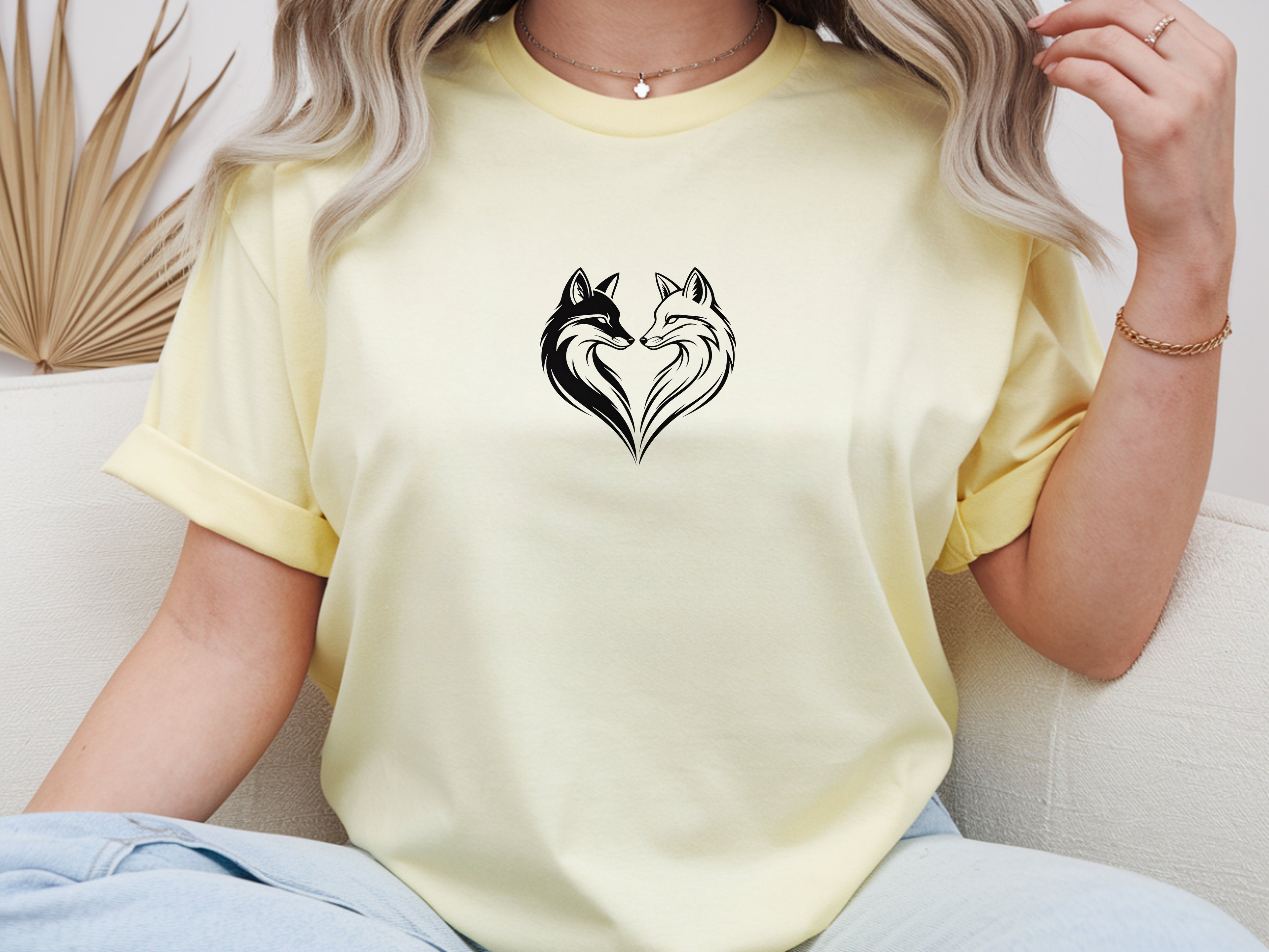 Unisex Wildlife Heart Foxes Love Apparel