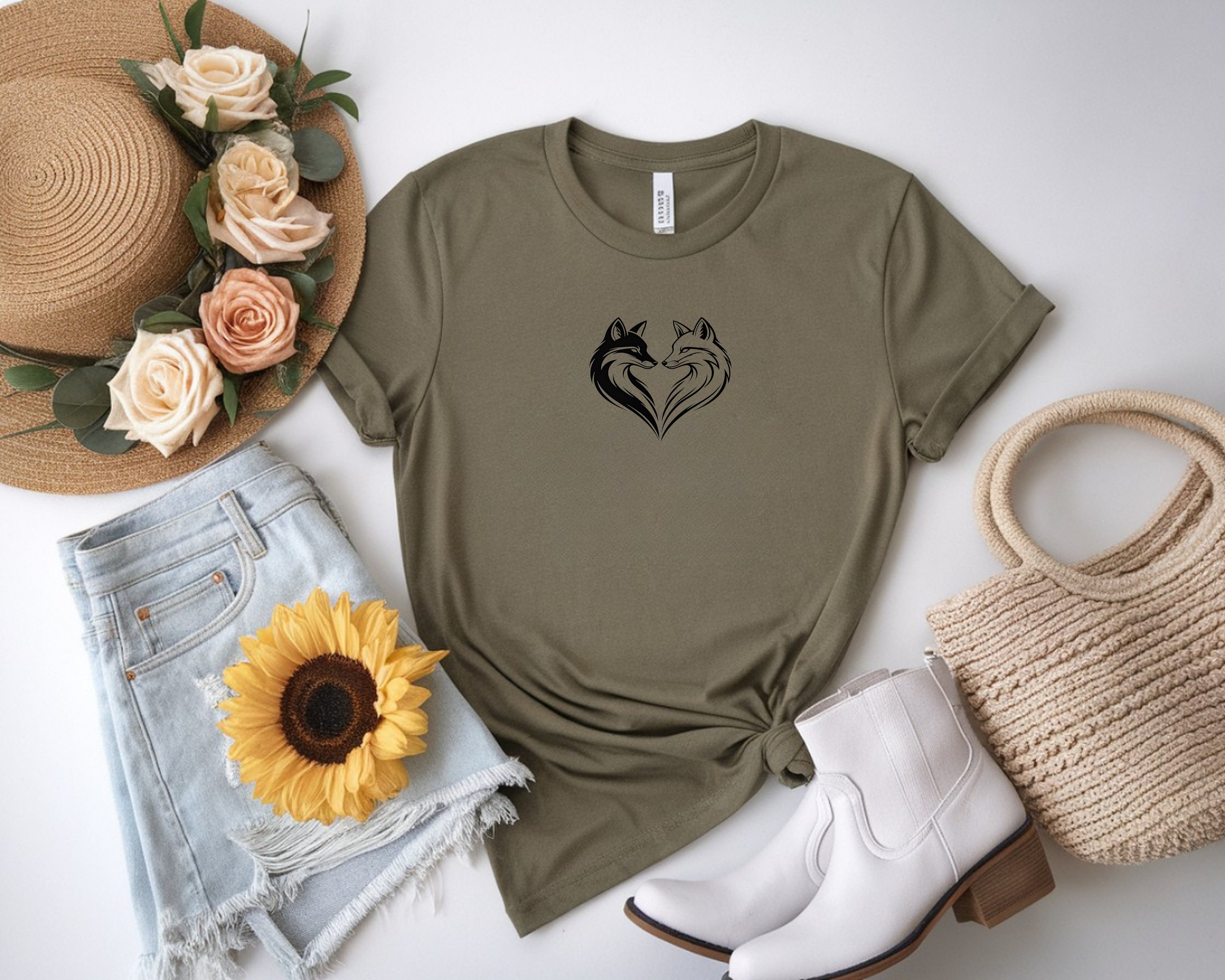 Unisex Wildlife Heart Foxes Love Apparel