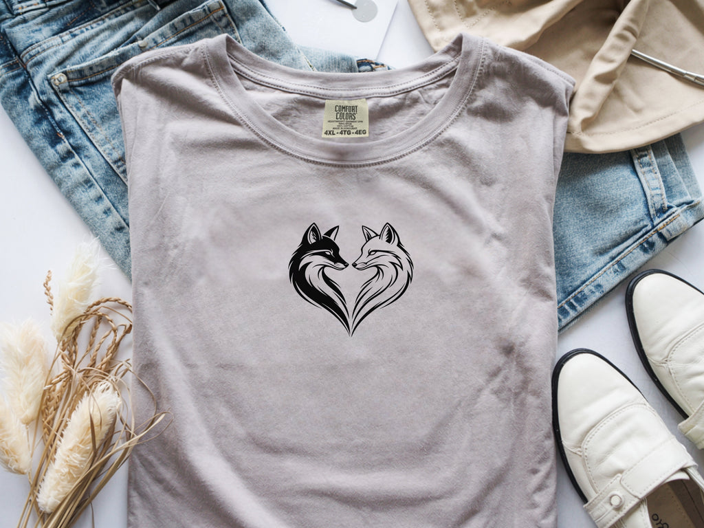 Unisex Wildlife Heart Foxes Love Apparel