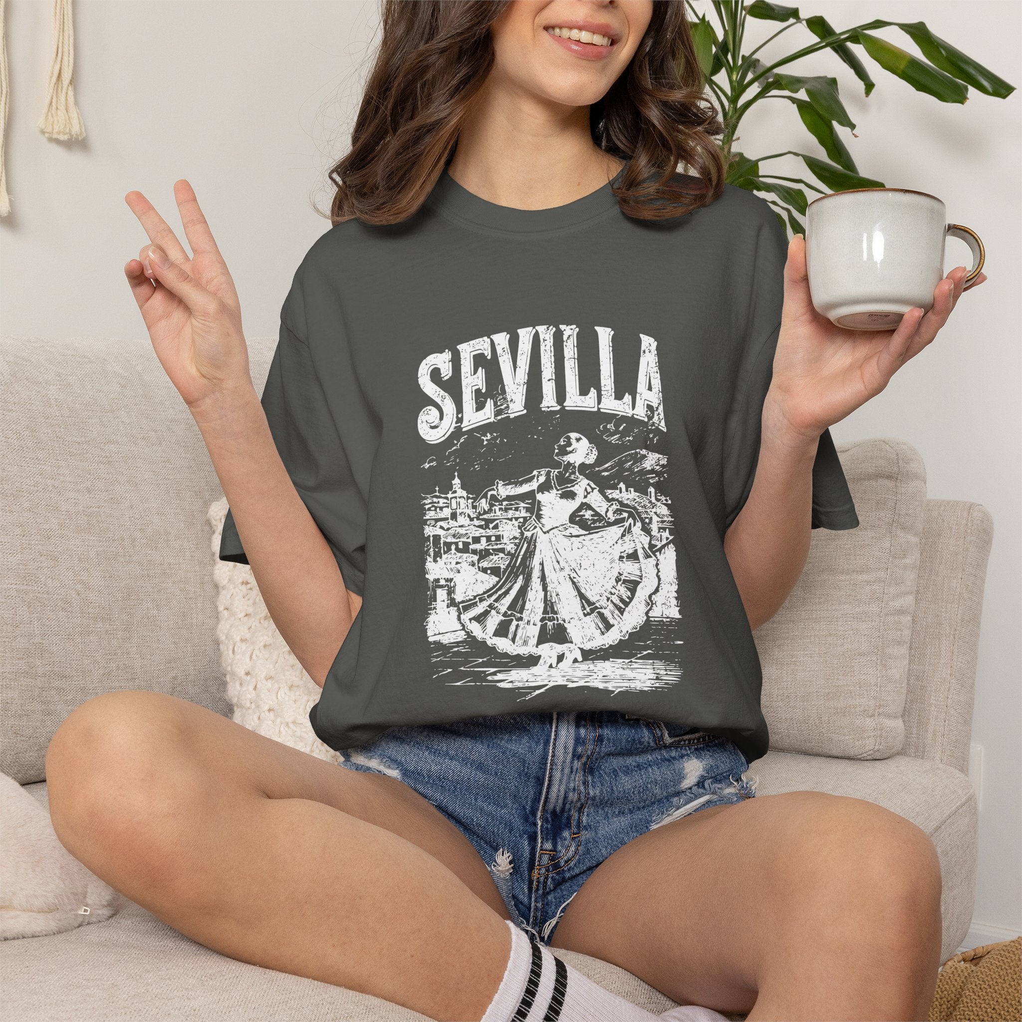 Sevillia tee